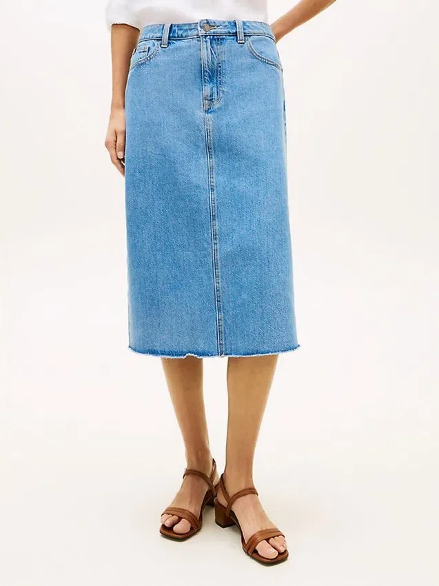 Falda midi vaquera con bajo sin rematar Falda midi vaquera con bajo sin rematar