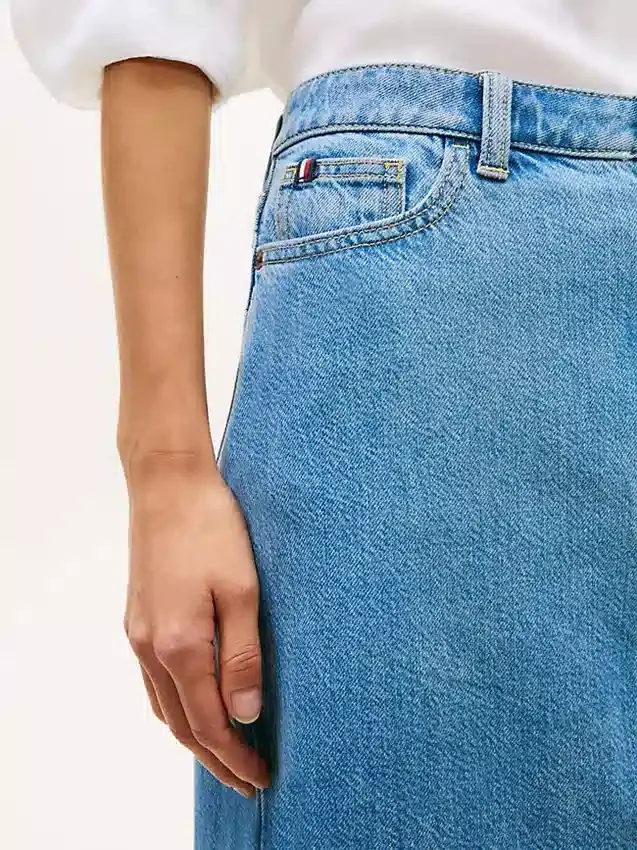 Falda midi vaquera con bajo sin rematar Falda midi vaquera con bajo sin rematar