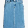 Falda midi vaquera con bajo sin rematar Falda midi vaquera con bajo sin rematar
