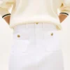 Falda midi vaquera con bolsillos y botones dorados