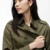 Gabardina cruzada con cinturón