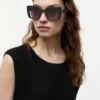 Gafas de sol con montura de mariposa llamativa
