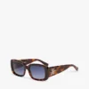 Gafas de sol con montura rectangular llamativa