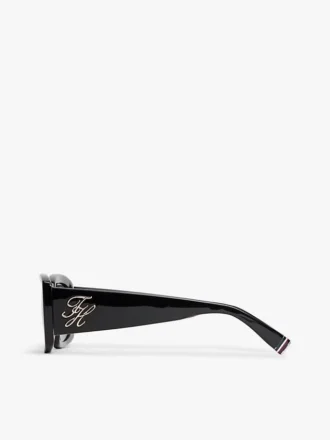 Gafas de sol con montura rectangular llamativa