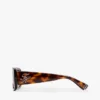 Gafas de sol con montura rectangular llamativa