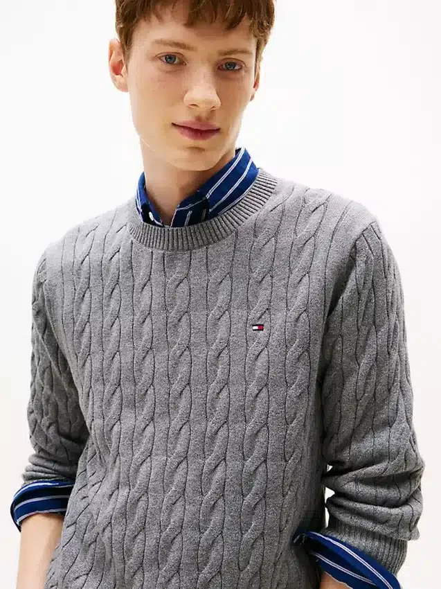 Jersey de cuello redondo con punto trenzado Jersey de cuello redondo con punto trenzado