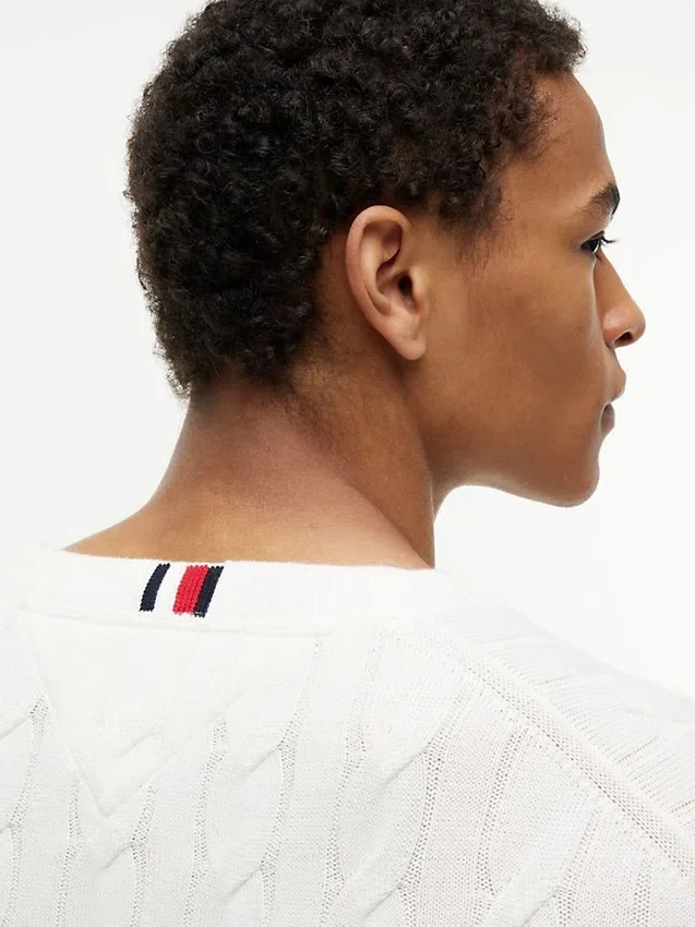 Jersey de cuello redondo con punto trenzado Jersey de cuello redondo con punto trenzado