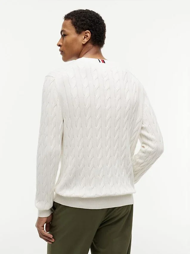 Jersey de cuello redondo con punto trenzado Jersey de cuello redondo con punto trenzado