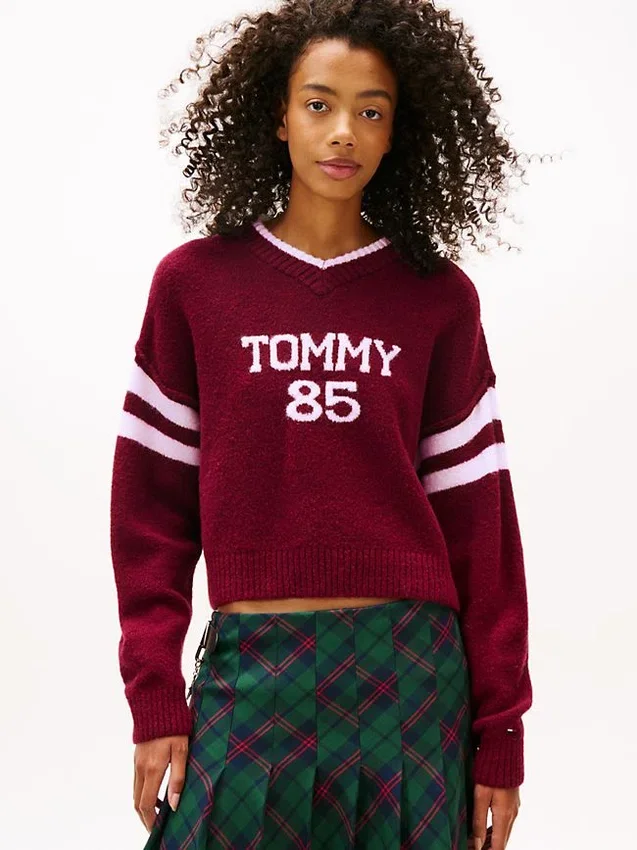 Jersey Tommy Jeans 85 Varsity con cuello en V Jersey Tommy Jeans 85 Varsity con cuello en V