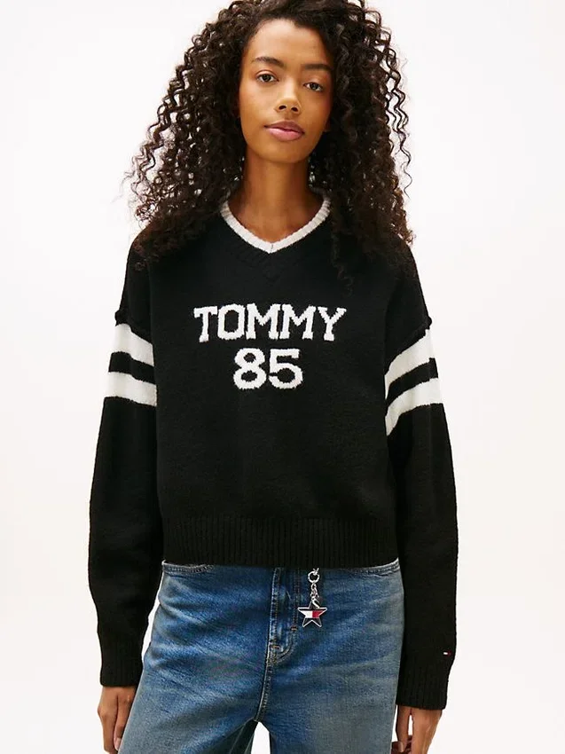 Jersey Tommy Jeans 85 Varsity con cuello en V Jersey Tommy Jeans 85 Varsity con cuello en V
