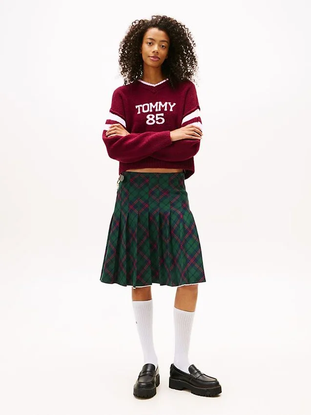 Jersey Tommy Jeans 85 Varsity con cuello en V Jersey Tommy Jeans 85 Varsity con cuello en V