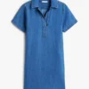 Minivestido vaquero con tapeta abierta