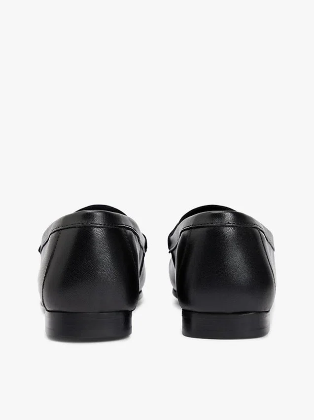 Mocasines de piel con eslabones de cadena Mocasines de piel con eslabones de cadena