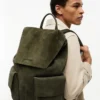 Mochila con solapa de ante Mochila con solapa de ante
