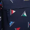 Mochila infantil con estampado de banderas náuticas Mochila infantil con estampado de banderas náuticas