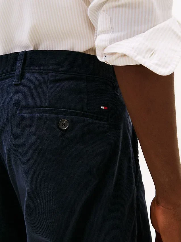 Pantalón chino de pana de corte recto Pantalón chino de pana de corte recto