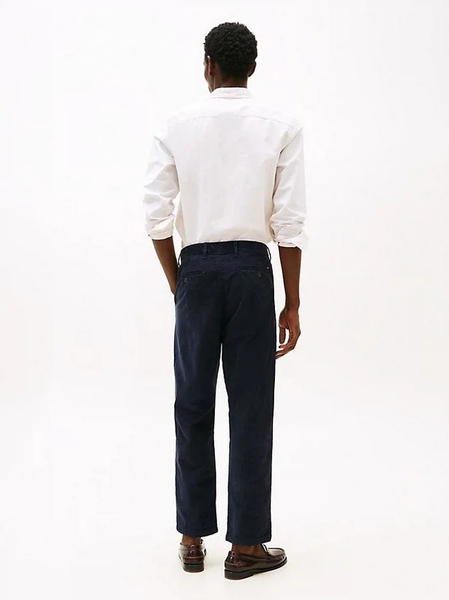 Pantalón chino de pana de corte recto Pantalón chino de pana de corte recto