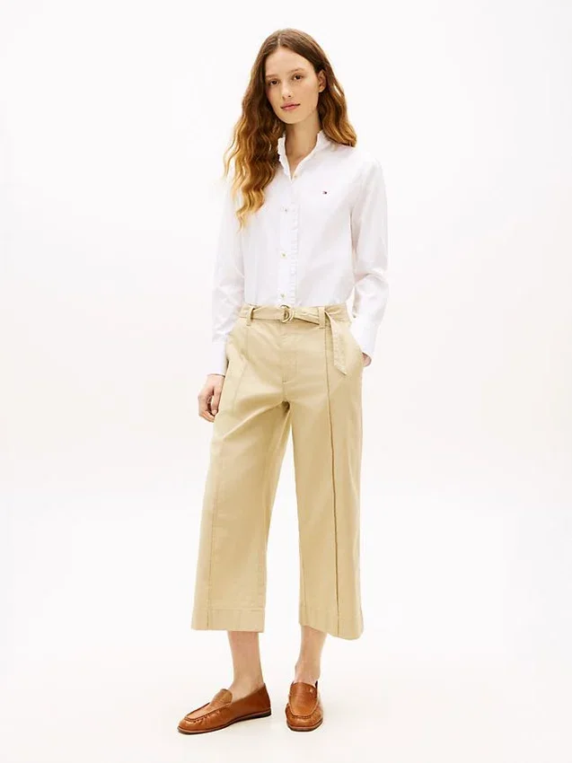 Pantalón chino de pierna ancha con cinturón Pantalón chino de pierna ancha con cinturón