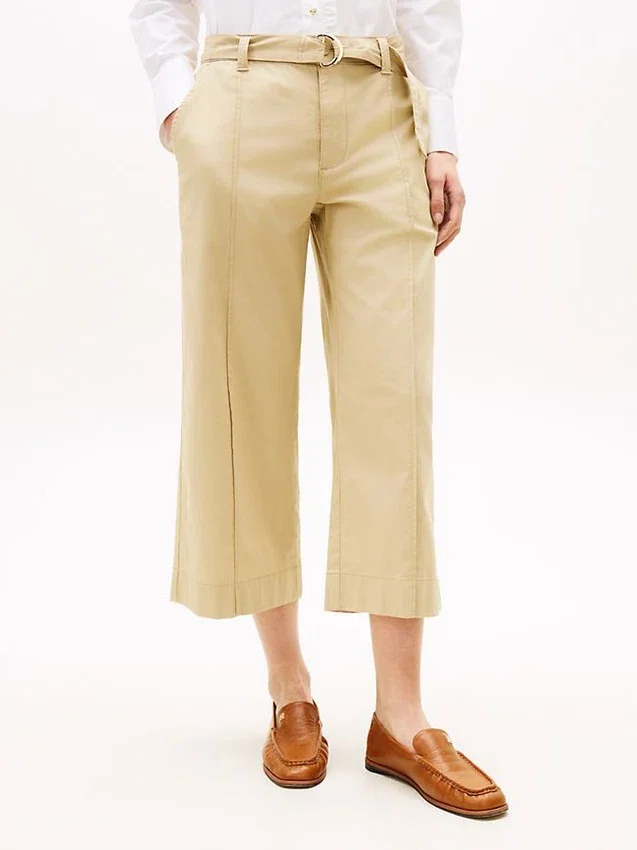 Pantalón chino de pierna ancha con cinturón Pantalón chino de pierna ancha con cinturón