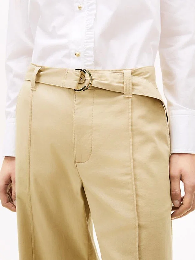 Pantalón chino de pierna ancha con cinturón Pantalón chino de pierna ancha con cinturón
