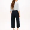 Pantalón chino de pierna ancha con cinturón