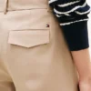 Pantalón chino de sarga plisado