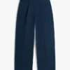 Pantalón chino de sarga plisado