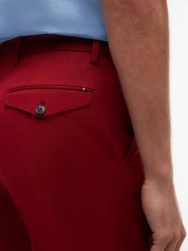 Pantalón chino elástico teñido en prenda de la línea New York Label Pantalón chino elástico teñido en prenda de la línea New York Label