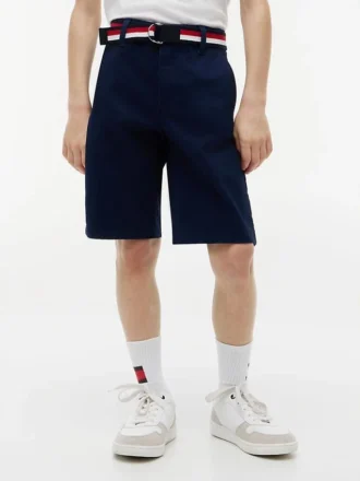 Pantalón corto chino con cinturón para niño