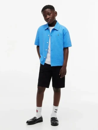 Pantalón corto chino con cinturón para niño