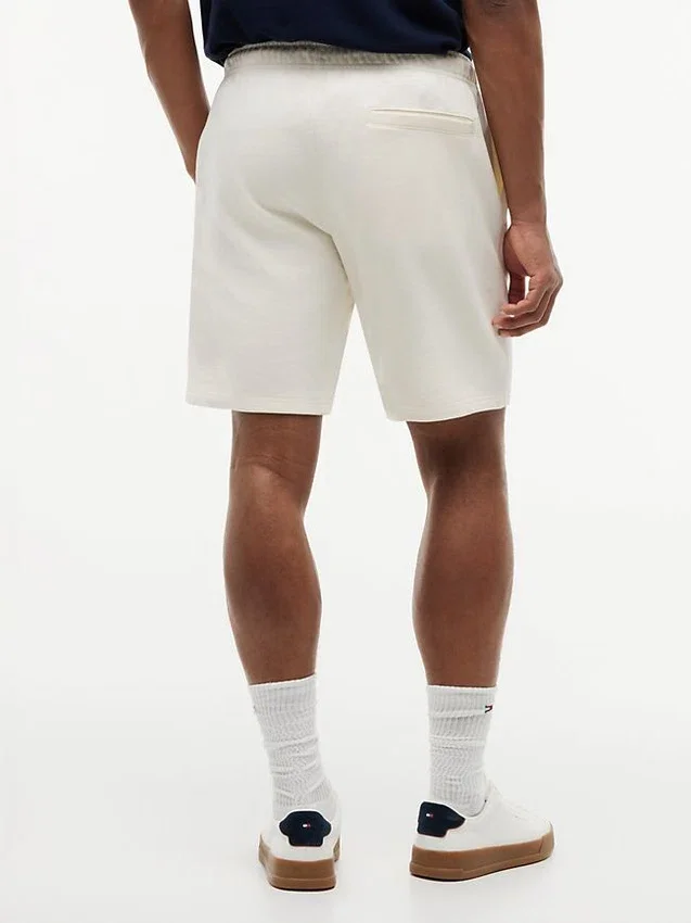 Pantalón corto de chándal de corte regular con logotipo de bandera ondulada Pantalón corto de chándal de corte regular con logotipo de bandera ondulada