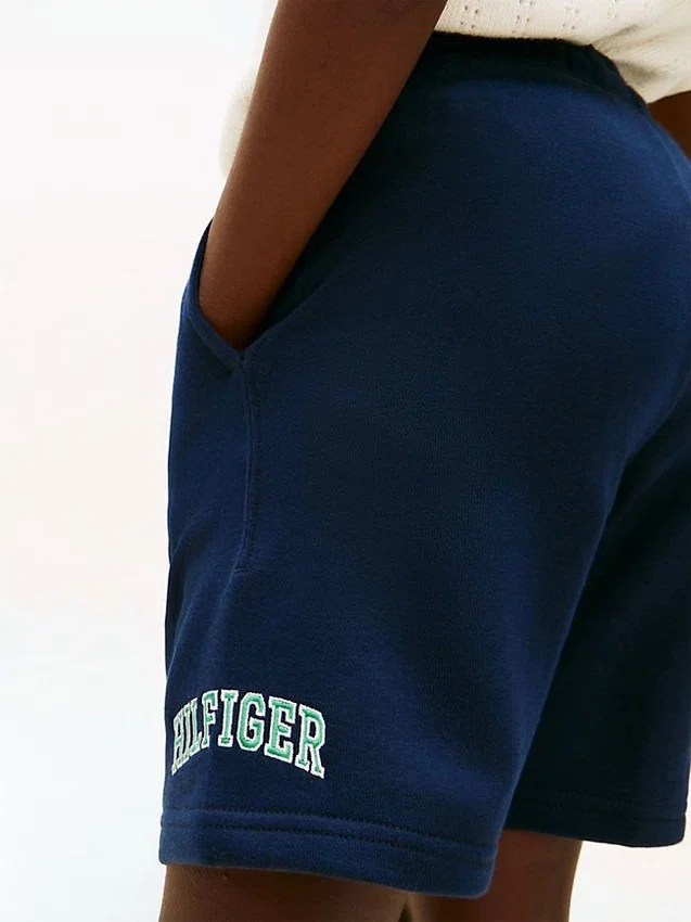 Pantalón corto de chándal de pierna ancha con logotipo Hilfiger para niño Pantalón corto de chándal de pierna ancha con logotipo Hilfiger para niño