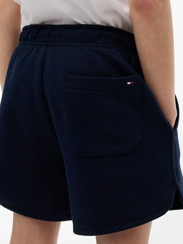 Pantalón corto de chándal para niño con logotipo de bandera en tonos Pantalón corto de chándal para niño con logotipo de bandera en tonos