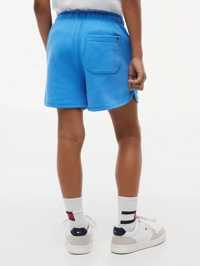 Pantalón corto de chándal para niño con logotipo de bandera en tonos Pantalón corto de chándal para niño con logotipo de bandera en tonos