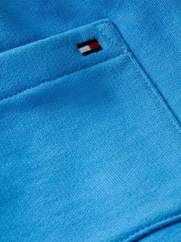 Pantalón corto de chándal para niño con logotipo de bandera en tonos Pantalón corto de chándal para niño con logotipo de bandera en tonos
