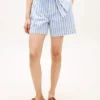 Pantalón corto de mezcla de lino a rayas con cinturón Pantalón corto de mezcla de lino a rayas con cinturón