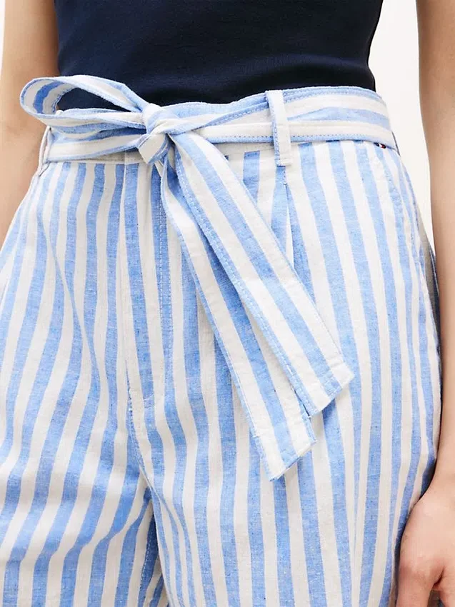Pantalón corto de mezcla de lino a rayas con cinturón Pantalón corto de mezcla de lino a rayas con cinturón