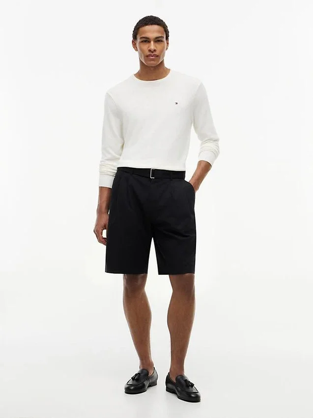 Pantalón corto plisado con cinturón de 25 cm y corte holgado Pantalón corto plisado con cinturón de 25 cm y corte holgado