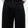 Pantalón corto plisado con cinturón de 25 cm y corte holgado Pantalón corto plisado con cinturón de 25 cm y corte holgado