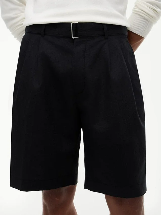 Pantalón corto plisado con cinturón de 25 cm y corte holgado Pantalón corto plisado con cinturón de 25 cm y corte holgado