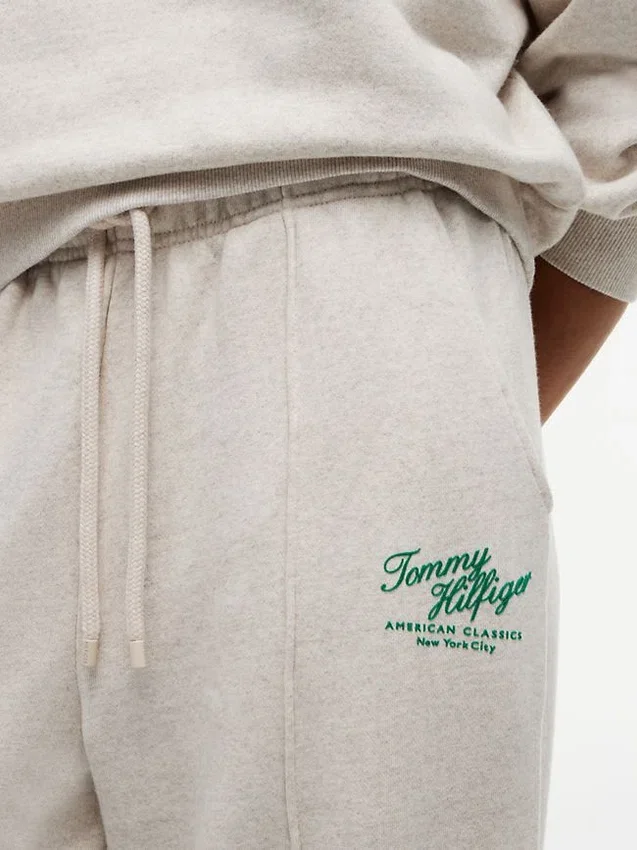 Pantalón de chándal de felpa con logo en letra cursiva Pantalón de chándal de felpa con logo en letra cursiva