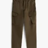 Pantalones cargo rectos teñidos en prenda