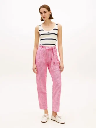Pantalones cónicos de seersucker a cuadros vichy con cinturón