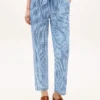 Pantalones cónicos de seersucker a cuadros vichy con cinturón