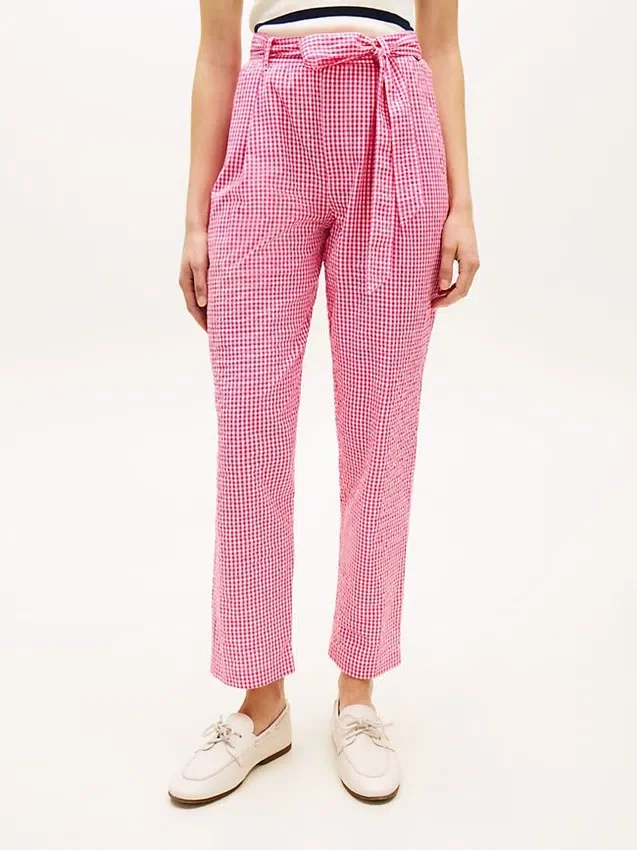 Pantalones cónicos de seersucker a cuadros vichy con cinturón Pantalones cónicos de seersucker a cuadros vichy con cinturón