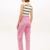 Pantalones cónicos de seersucker a cuadros vichy con cinturón Pantalones cónicos de seersucker a cuadros vichy con cinturón