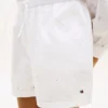 Pantalones cortos con ojales bordados para niños