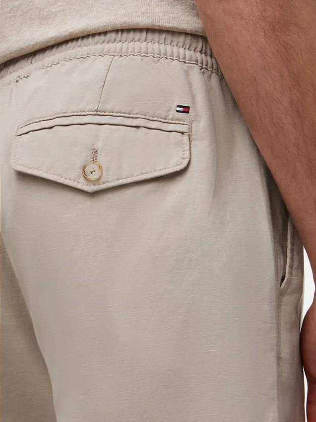 Pantalones cortos de corte regular de 18 cm en mezcla de algodón y lino Pantalones cortos de corte regular de 18 cm en mezcla de algodón y lino