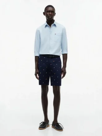 Pantalones cortos de corte regular de 23 cm con estampado de banderas náuticas