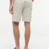 Pantalones cortos de corte regular de 23 cm con estampado de banderas náuticas
